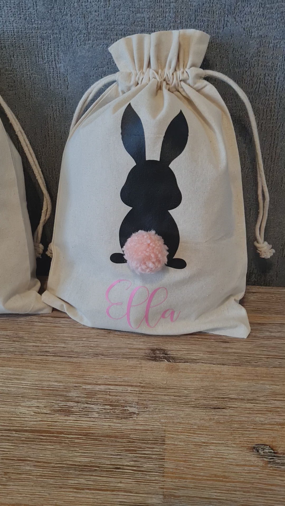 Personalisierte Osterbeutel mit Bommel und Hasenmotiv