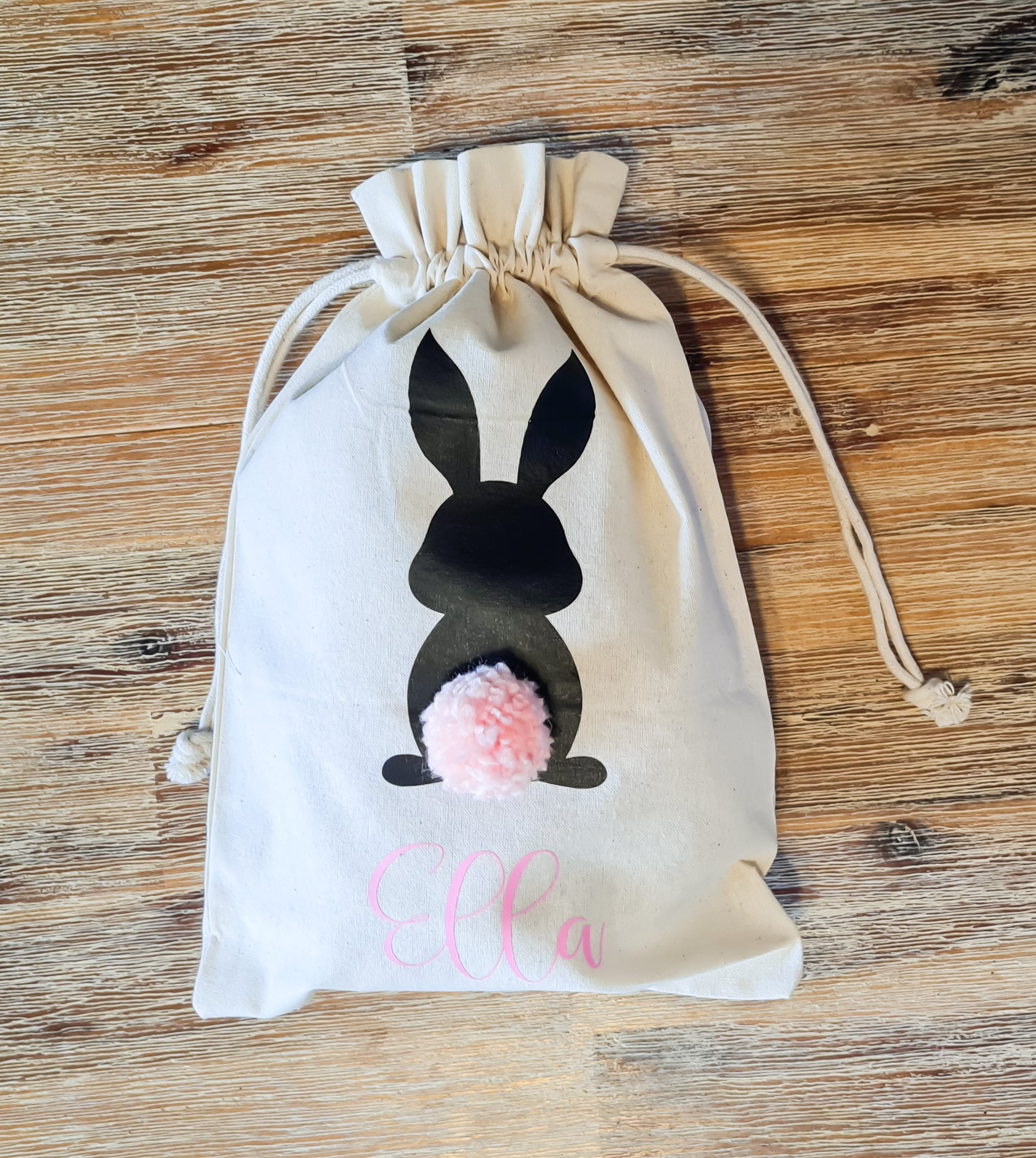 Personalisierte Osterbeutel mit Bommel und Hasenmotiv