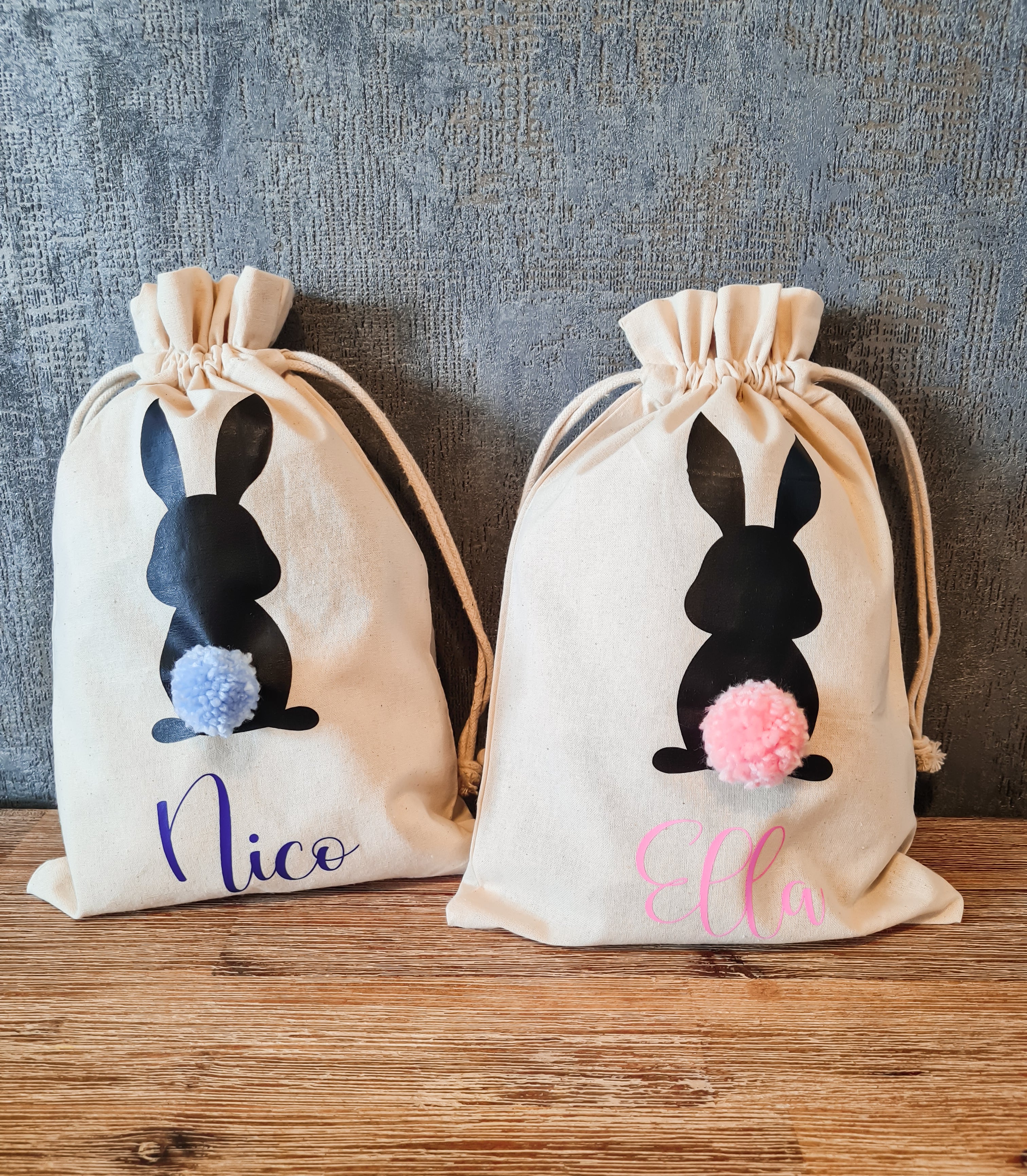 Personalisierte Osterbeutel mit Bommel und Hasenmotiv