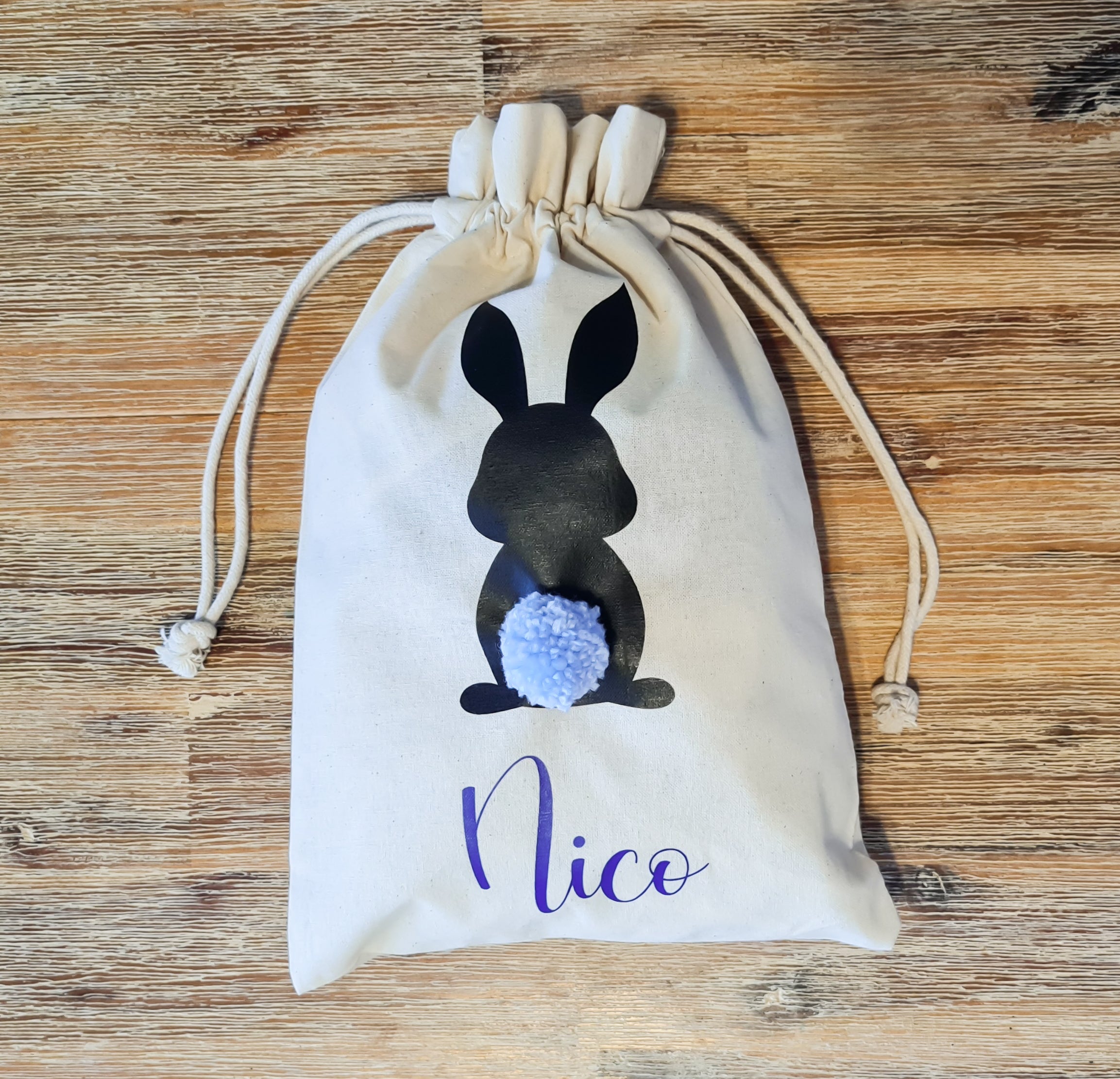 Personalisierte Osterbeutel mit Bommel und Hasenmotiv