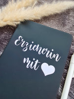 Lade das Bild in den Galerie-Viewer, Personalisiertes Notizbuch für Erzieherin/Lehrerin mit Herz-liniert
